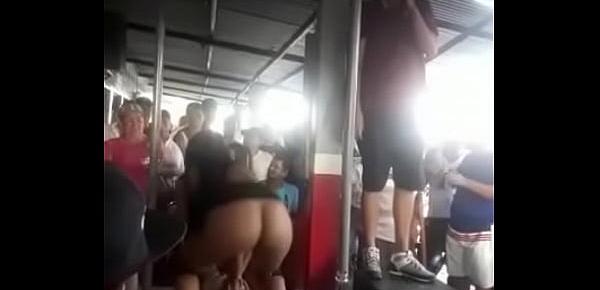  Teniendo sexo sin condon con una puta en publico